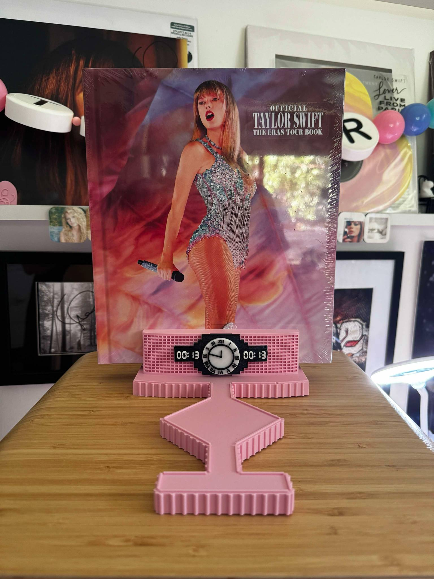Eras Stage - Book/Vinyl stand